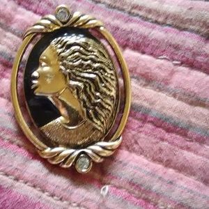 Cameo brooch
